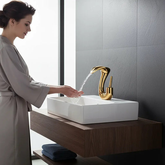 Mitigeur Doré Haute Gamme - Élégance Royale, Éclat du Luxe, La Cascade du Prestige