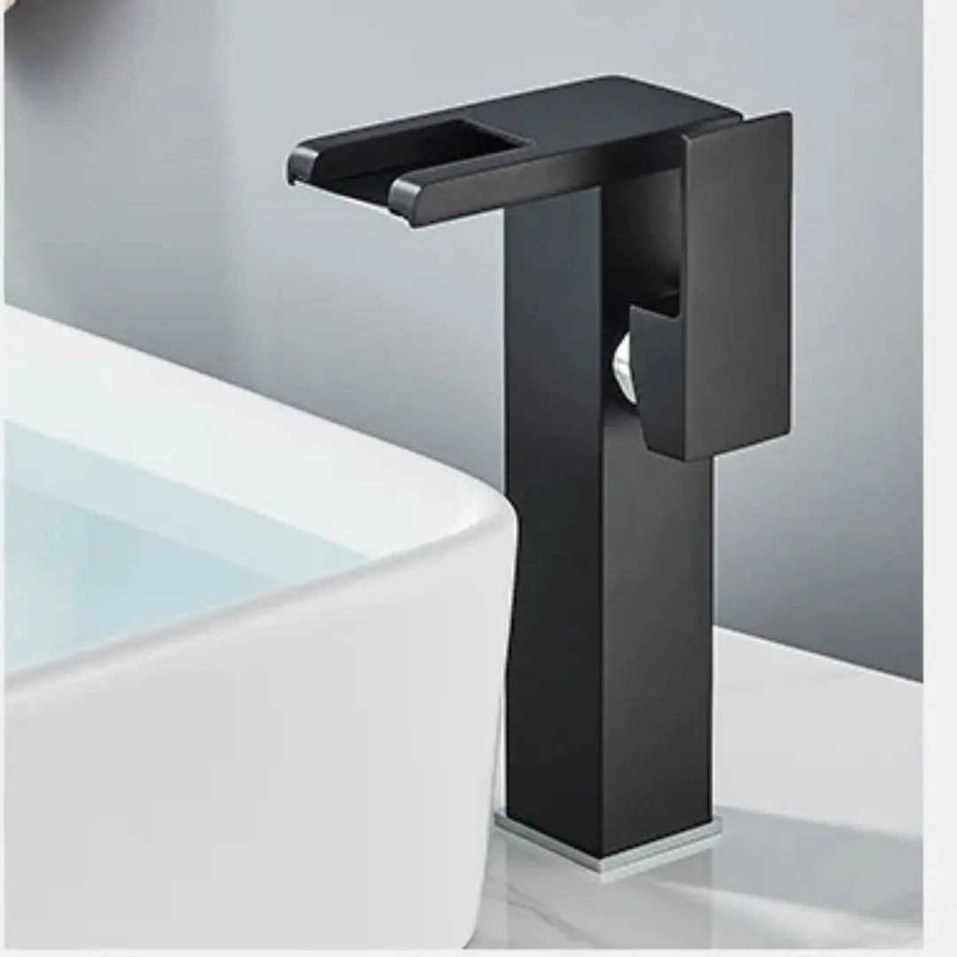 Mitigeur Lavabo Cascade LED Noir Mat – L'Eau qui Te Parle en Couleurs et en Chiffres