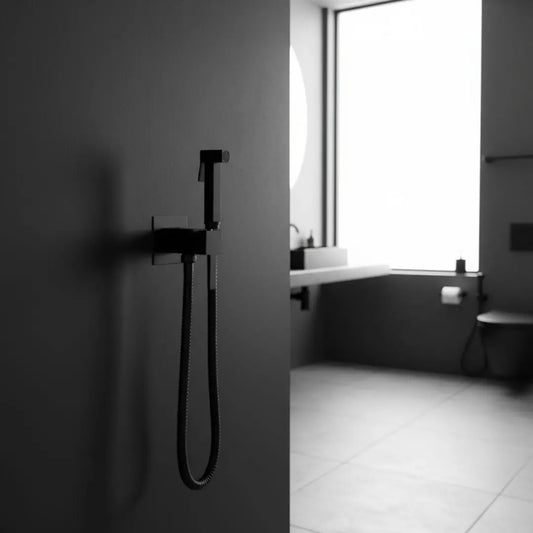 Kit WC Mitigeur et Tuyau Flexible Noir Mat Carré Laiton : Élégance et Précision pour Votre Salle de Bain