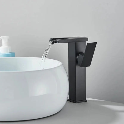 Mitigeur Lavabo Cascade LED Noir Mat – L'Eau qui Te Parle en Couleurs et en Chiffres