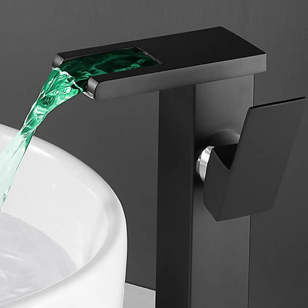 Mitigeur Lavabo Cascade LED Noir Mat – L'Eau qui Te Parle en Couleurs et en Chiffres