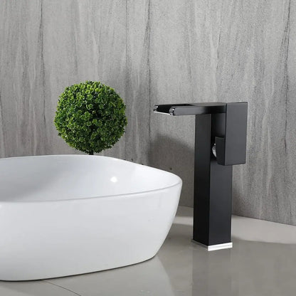 Mitigeur Lavabo Cascade LED Noir Mat – L'Eau qui Te Parle en Couleurs et en Chiffres
