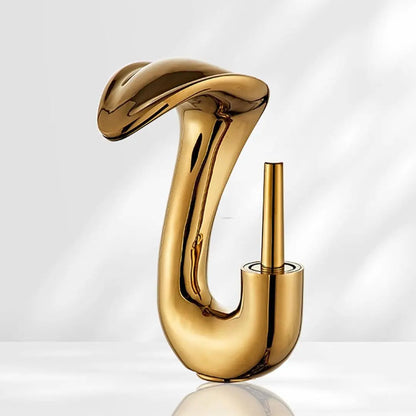 Mitigeur Doré Haute Gamme - Élégance Royale, Éclat du Luxe, La Cascade du Prestige