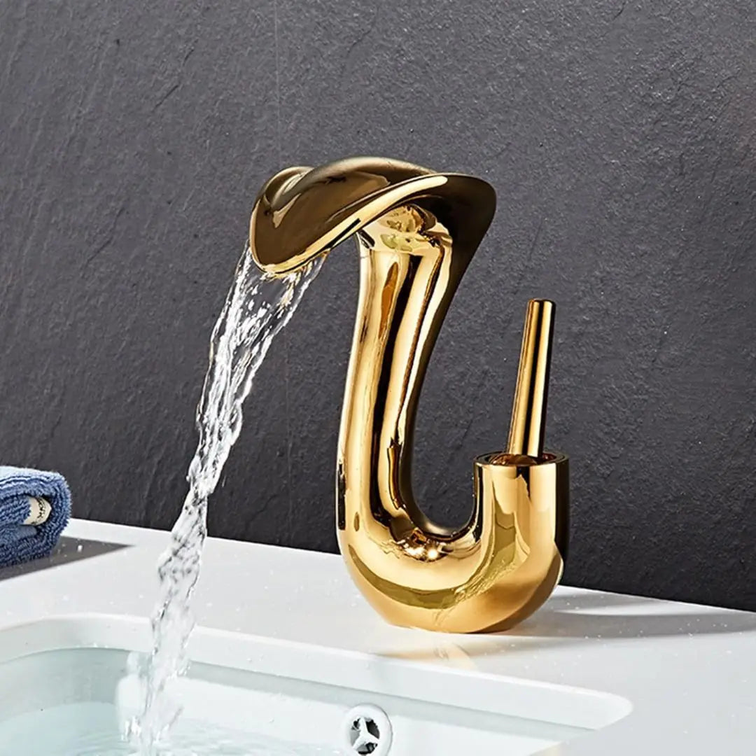 Mitigeur Doré Haute Gamme - Élégance Royale, Éclat du Luxe, La Cascade du Prestige